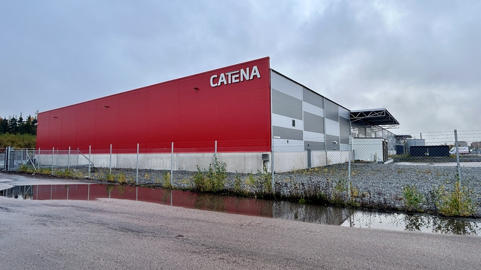 Catena har sålt sitt lager på Terminalgatan till Fortifikationsverket. Där ska Försvarsmakten hyra in sig. Framöver kommer området att klassas som skyddsobjekt, vilket innebär att det blir förbjudet att avbilda byggnaden på nytt. Den här bilden är tagen 11 oktober 2024, innan det blev skyddsobjekt och fotoförbud. 