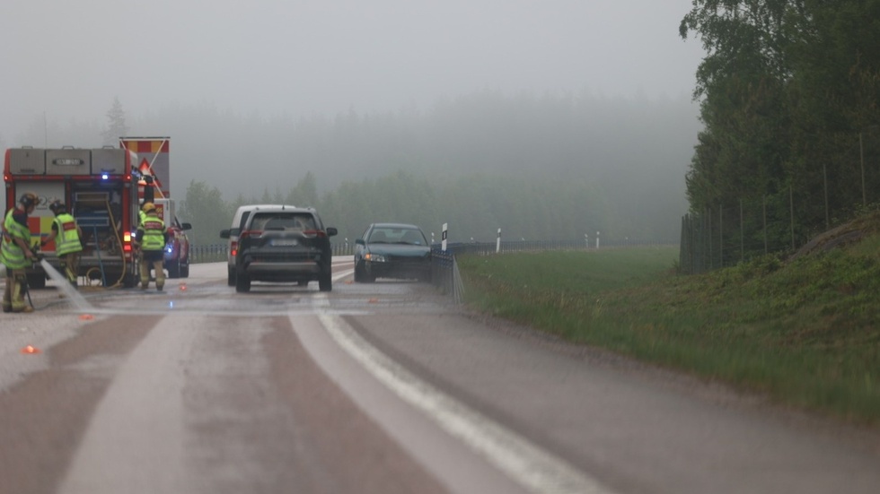 Mannen menar att hans bil länge haft problem med ett läckande framdäck, som han hävdar var anledningen till olyckan. Det faktum att han dessutom kört berusad talar ytterligare för att körningen inneburit en fara för trafiksäkerheten, anser tingsrätten.