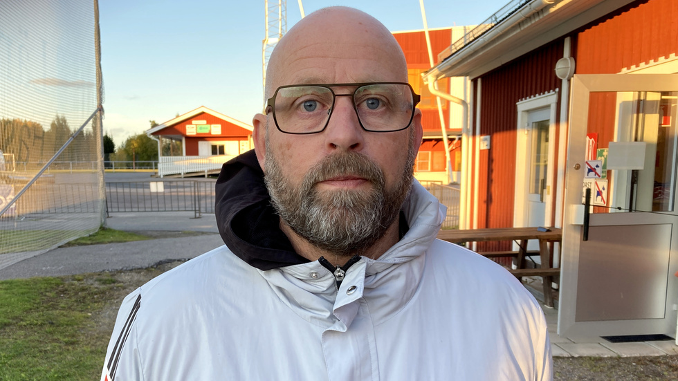Stellan Carlsson gör sina sista matcher som tränare för PIF dam. Nästa säsong ska han coacha seriekonkurrenten IFK Norrköping i stället.