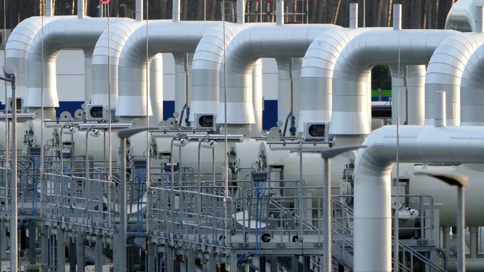 "Trots minskad handel med Ryssland har beroendet under senare år ökat. Inte minst hos tongivande länder som Tyskland vars elproduktion aldrig förr varit så beroende av rysk gas", skriver ledarskribenten.
