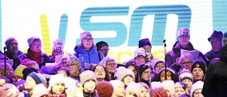 Sång och varm choklad – körfesten intog torget 