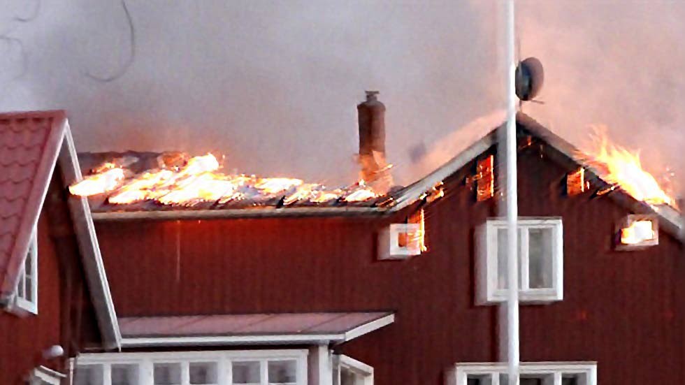 Branden började på vinden och fick ett snabbt förlopp.