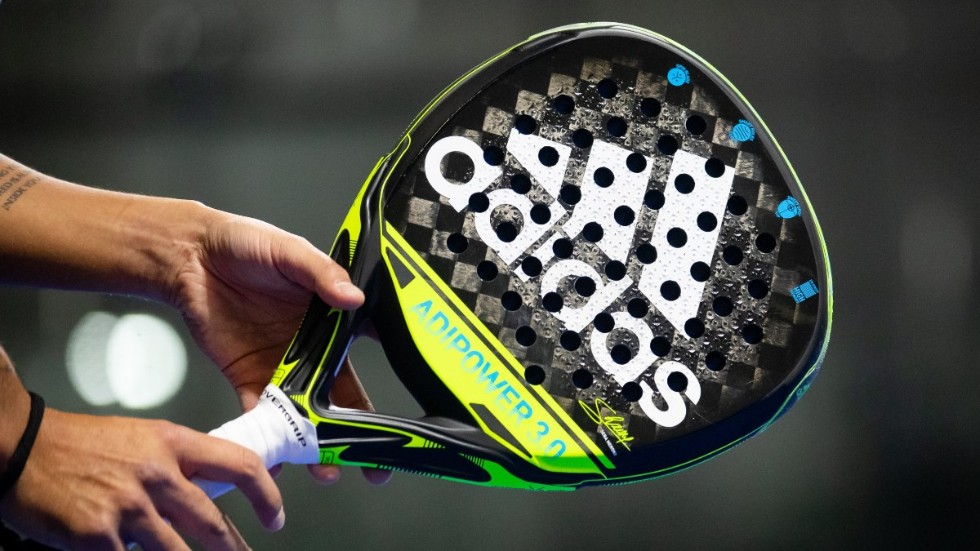 Padel engagerar. Och inte bara som sport. I Ljugarn tvistar idrottsklubben och grannar till Björkvallen om vilka störningar som kan accepteras.