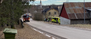 Räddningstjänsten larmades till villabrand • Rökutvecklingen ska ha avtagit • En person till sjukhus