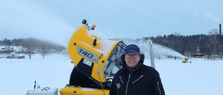 Han jobbar ideellt med snön: "Vår belöning är att se hur folk i glädje använder spåren"