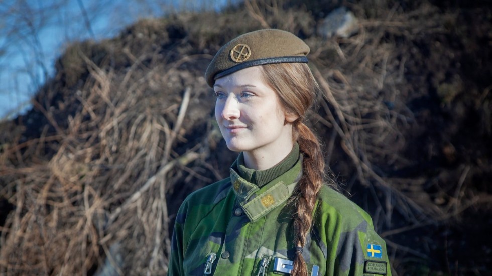 Hemvärnet har fått ett uppsving i hela landet med rekordmånga ansökningar under årets första månad. Fanny Hafdell, 23 år från Visby, är en av flera som gått med i Gotlandsbataljonen på senare tid.