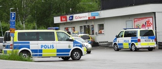 Polisinsats efter befarat butiksrån