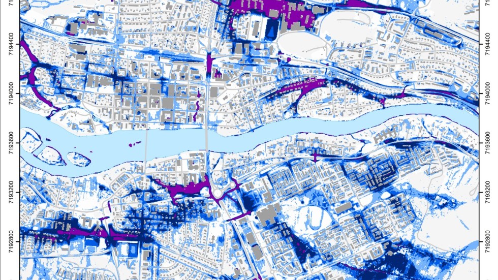 Kartan visar hur centrala Skellefteå skulle drabbas vid ett skyfall som det i Köpenhamn. De lilafärgade delarna av staden kan översvämmas med mer än en meter vatten.