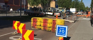 Därför är ett körfält avstängt på Kanalgatan