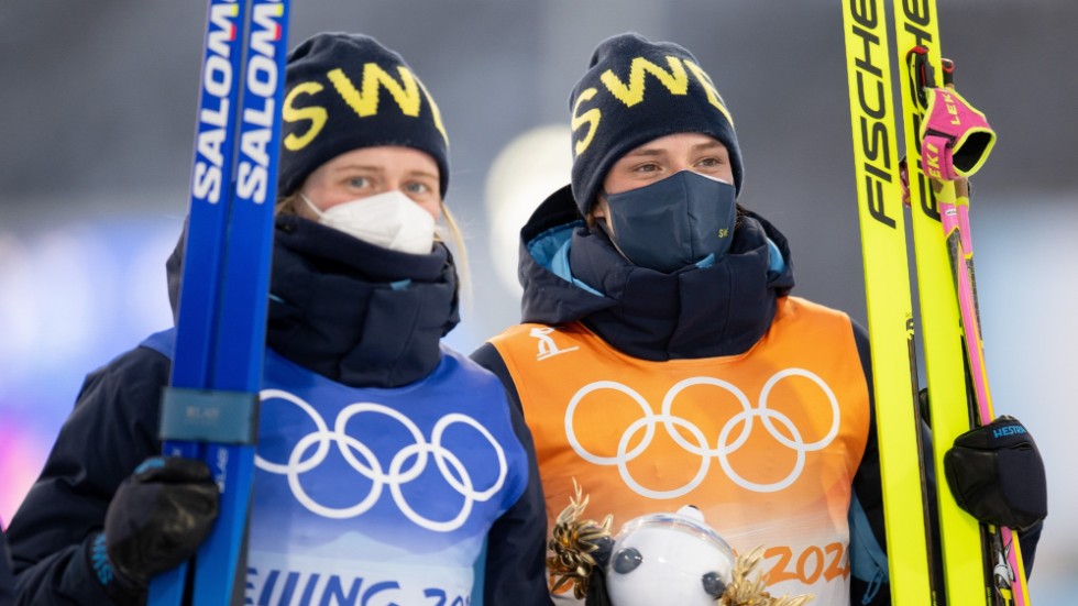 Elvira och Hanna Öberg efter första gemensamma OS-guldet