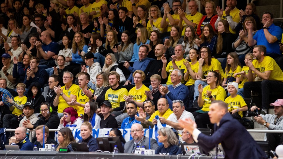 Stadium Arena kommer återigen att ha gula tröjor på läktarna.