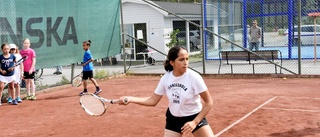 Tennisskolan lockar allt fler barn