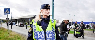 Polisen håller ordning vid gränsen