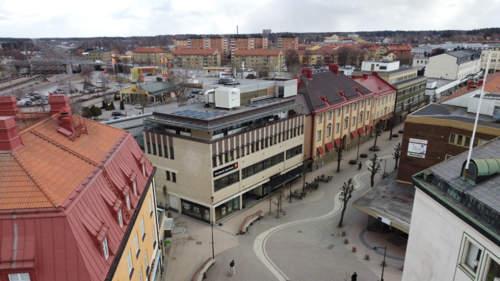 Vill man hålla liv i centrumhandeln: shoppa inte lika mycket på nätet!