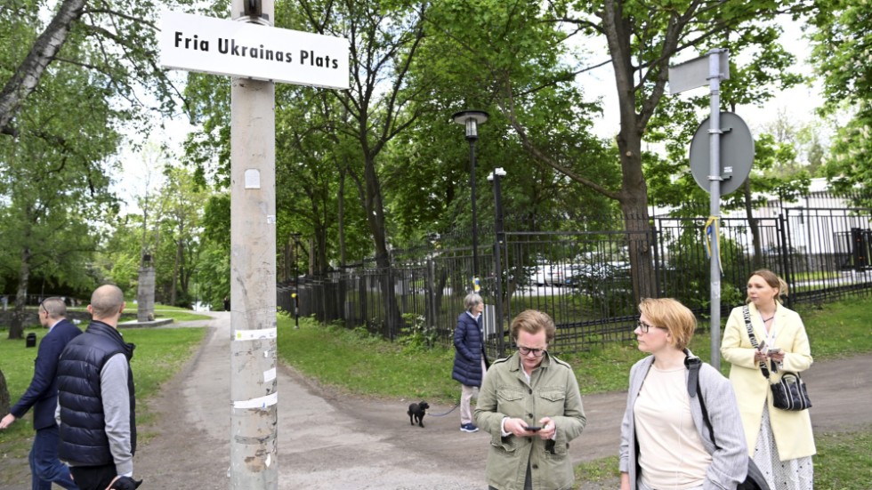 Fria Ukraianas plats vid den ryska ambassaden i Stockholm.