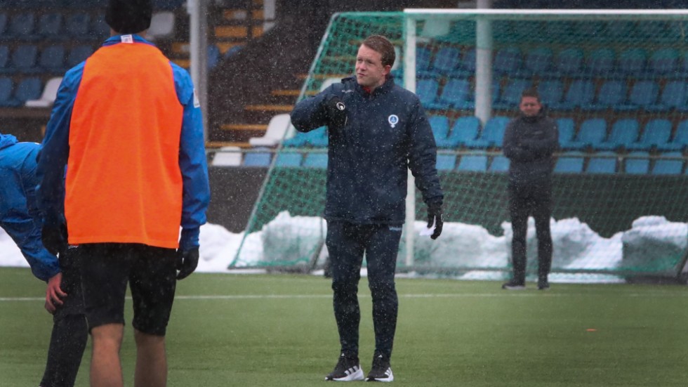 Tränaren Anders Bååth hoppas på tre poäng mot Trollhättan.