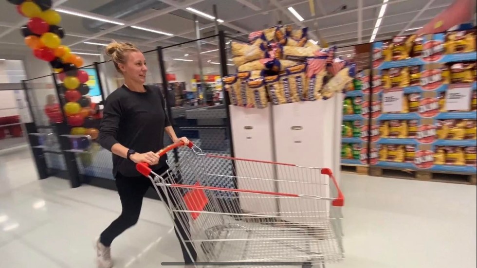 Jennie Hammarström sprang för livet under 60 sekunder för att hinna få med sig så mycket som möjligt.