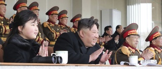 Kim Jong-Un tog med dottern på fotbollsmatch