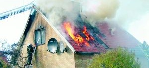 Häftig brand totalförstörde villa