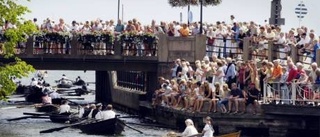 Turisten byter skepnad - tittar först på Internet