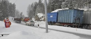 Lastbilskrasch orsakade serie krock på Verkebäcksbron