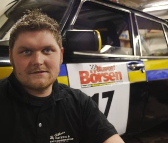 Timmo Helgesson köpte sin första rallybil för fyra veckor sedan och har redan tagit tre raka segrar i klassen ekonomi.