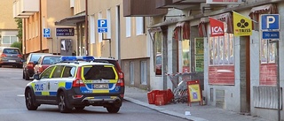 Beväpnade män rånade matbutik