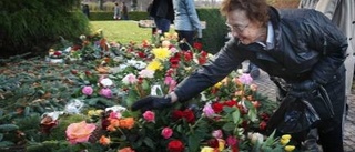 Minneslunden fylldes av blommor och ljus