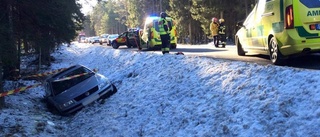 En till sjukhus efter trafikolycka utanför Flen