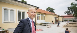 Två år efter skolöversynen • Rektorns skarpa kritik: ”Måste se till att finansiera det man bestämt”