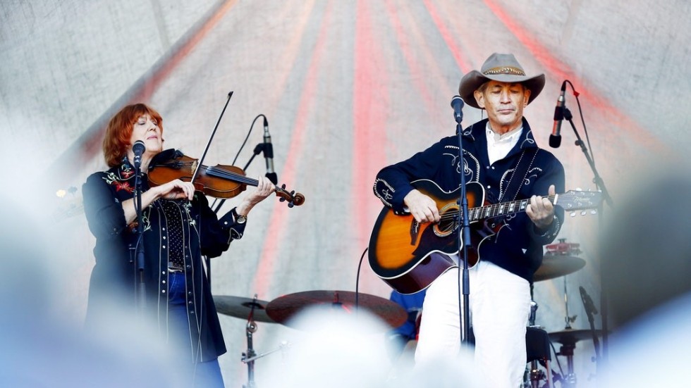Den amerikanske countrysångaren Doug Seegers släpper nu sitt femte album, där han tolkar musik av Hank Williams. Den 29 juni gästar han Eskilstuina.
