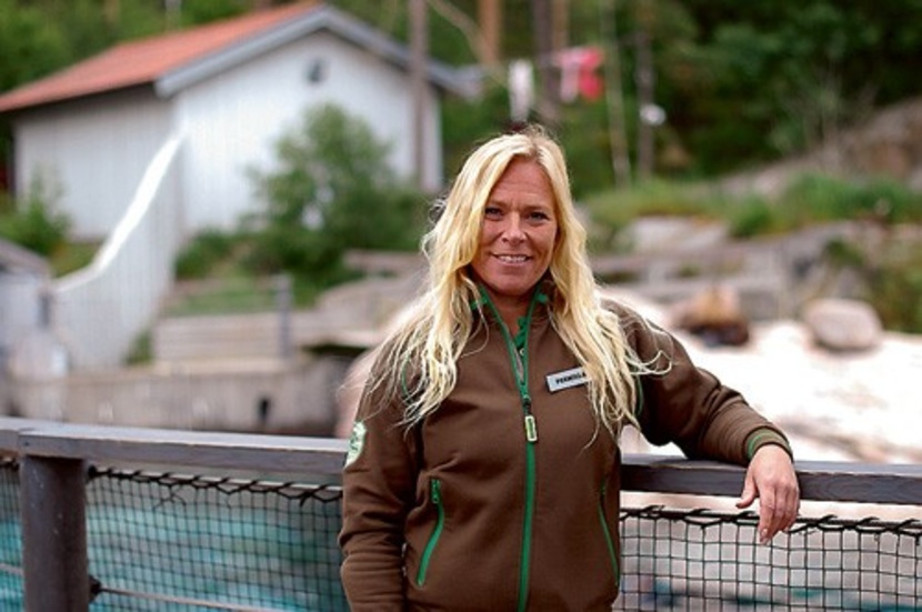 Pernilla Mosesson och hela Kolmårdens djurpark arbetar med positiv förstärkning som träningsmetod.