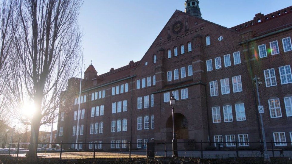 Katedralskolan i Linköping kommer att införa passersystem för alla elever och lärare lagom till höstterminens start i år.