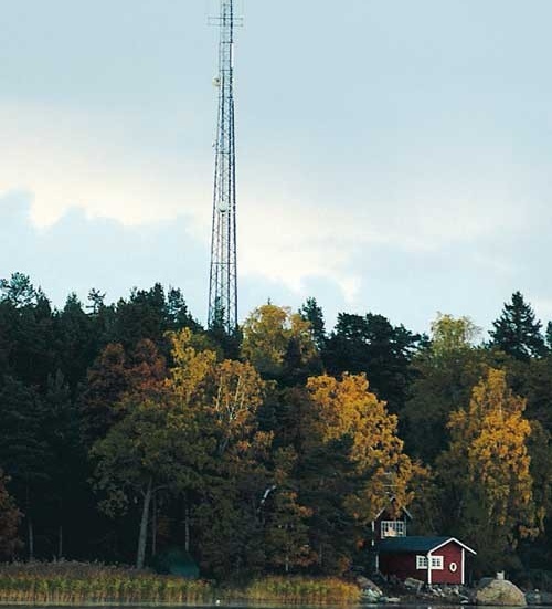 Den här husägaren kommer garanterat inte att ha några problem att få bredband om det placeras en antenn på masten intill. Foto: Pressens Bild