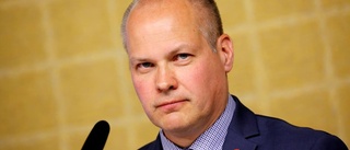 Minister bryter oskriven lag