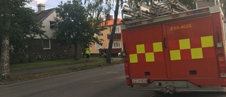 Tre till sjukhus efter villabrand