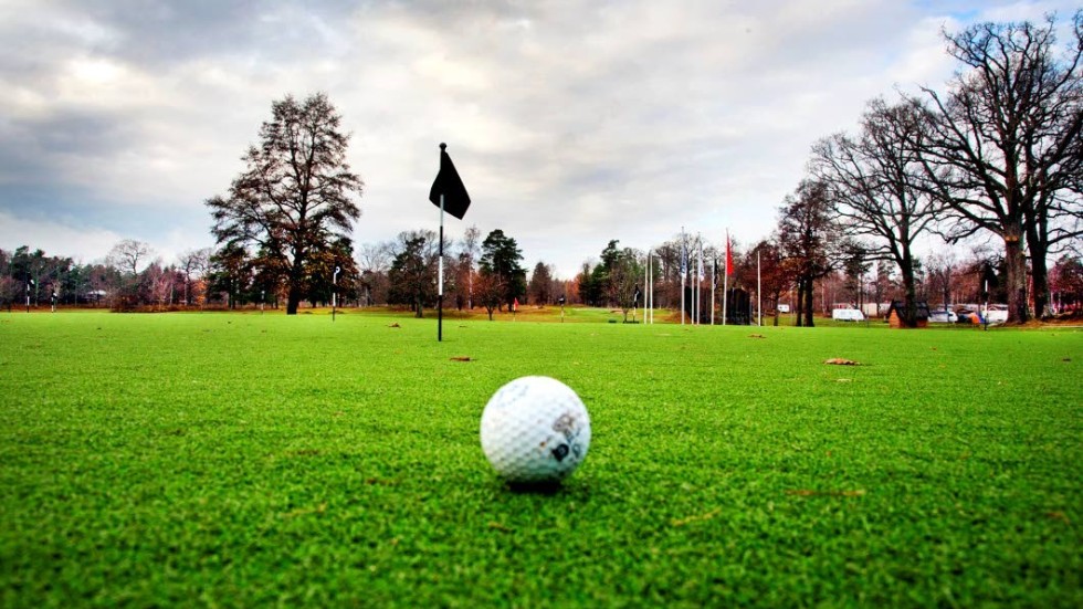 Lysingsbadets Golfklubb lyckas hålla banan öppen i stort sett året runt tack vare sina konstgräsgreener.