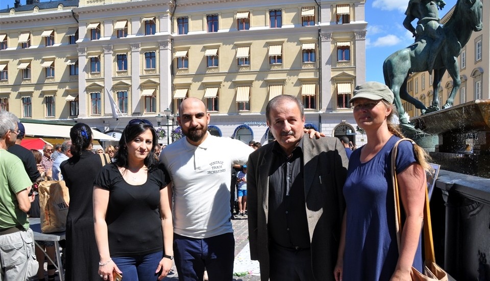 Clara Gorgis, Hussein Mohammed, Dood Gorgis och  Birgitta Rydhagen var på Stora torget.