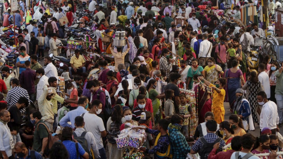 Indien passerar Kina i mitten av året som det land i världen som har störst befolkning, enligt FN. Arkivbild