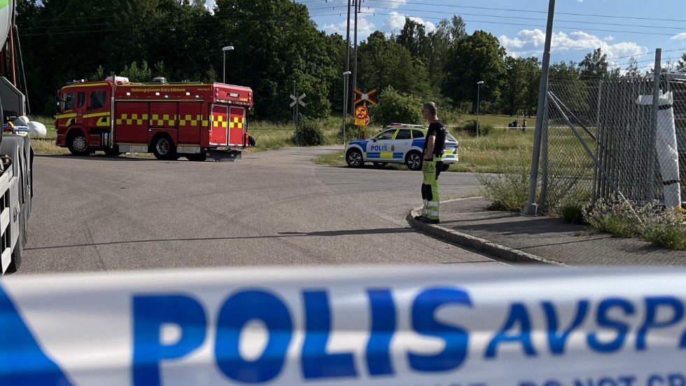 Polis, räddningstjänst och ambulans larmades till olyckan.