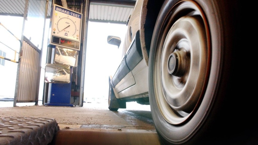 En Piteåbo döms för att ha mutat en besiktningstekniker för att få bilen godkänd vid en kontrollbesiktning. (Arkivbild)