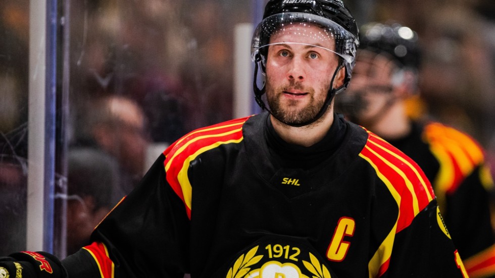 Johan Larsson och Brynäs är på väg mot final i Hockeyallsvenskans slutspel. Efter onsdagens match har den gotländske stjärnan skapat rubriker. 