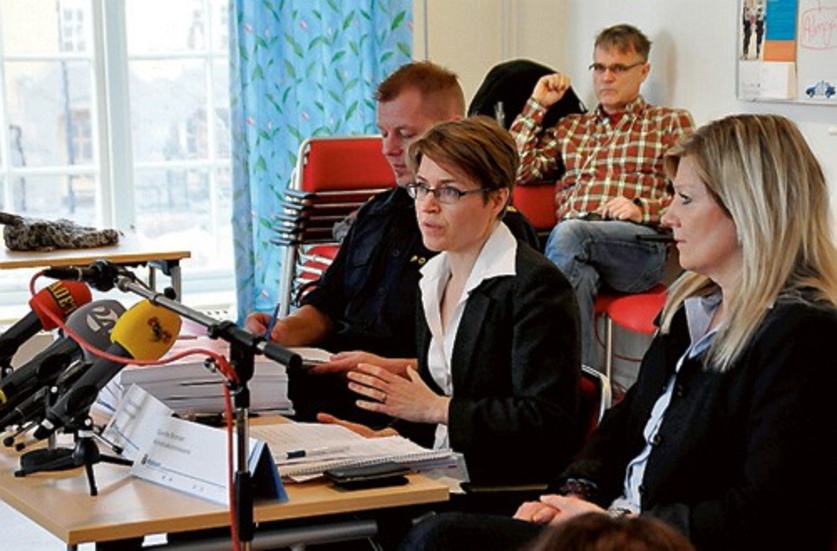 Gunilla Broman, Kajsa Malmström och Erik Thulin under gårdagens pressinformation gällande dubbelmordet i Ljungsbro.