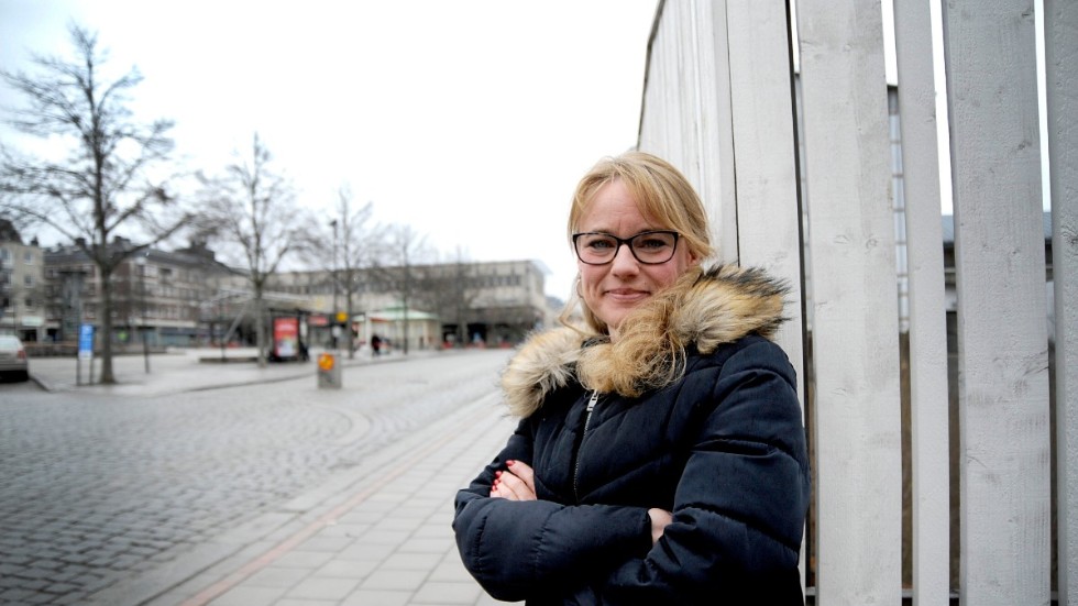 Ulrika Ornbrant (C) vill gärna ha väljarnas förtroende att styra Enköping även nästa mandatperiod. Som kommunalråd hoppas hon att snart kunna lägga Stattgropen bakom sig. Rivning och ny byggnad där Paushuset står i dag är ännu en utmaning för Enköpings centrum.
