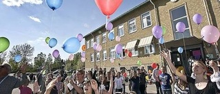 Knutbyelever skickade fredsballonger