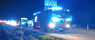 Färdtjänstbuss körde in i Epa-traktor bakifrån