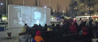 Frusen filmvisning på torget