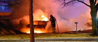 Bil stod i lågor i Skäggetorp 