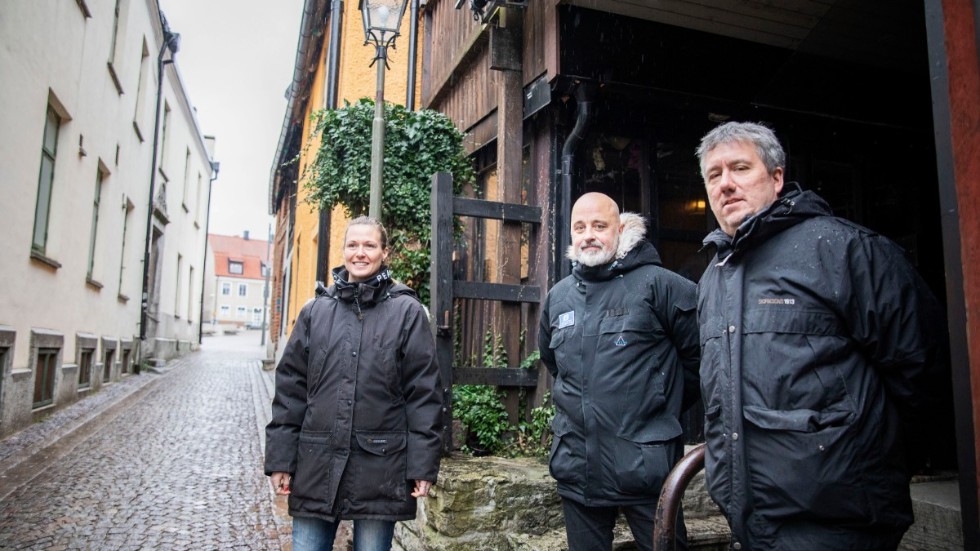 Jeanette Bäckström, Jonas Hejdenberog och Pether Klintberg kommer jobba med att hålla ordning i sommar. Men de behöver många nya kollegor.