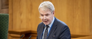 Finlands utrikesminister testar positivt